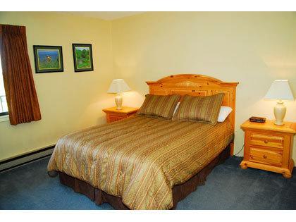 Silver Creek Lodge Snowshoe Room photo