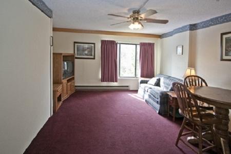 Silver Creek Lodge Snowshoe Room photo