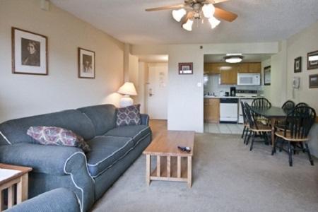 Silver Creek Lodge Snowshoe Room photo